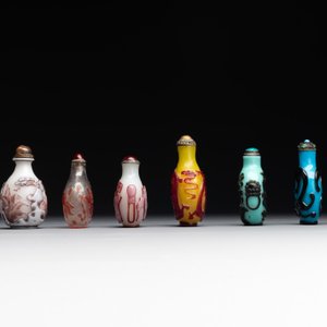 Eight Chinese Peking glass snuff bottles, Qianlong mark, 19/20th C. — photo 5