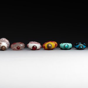 Eight Chinese Peking glass snuff bottles, Qianlong mark, 19/20th C. — photo 6