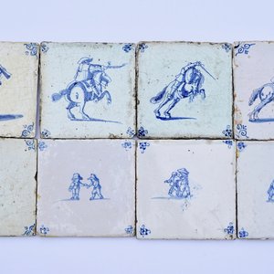 Eight Dutch Delft blue and white tiles with soldiers and children's games, 17/18th C. — 照片 1