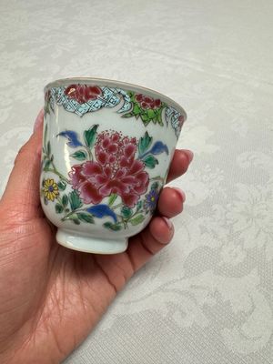 Eight sets of Chinese famille rose cups and saucers with floral design, Qianlong — photo 21