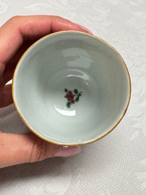 Eight sets of Chinese famille rose cups and saucers with floral design, Qianlong — photo 23