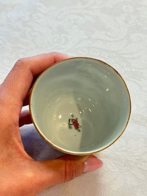 Eight sets of Chinese famille rose cups and saucers with floral design, Qianlong — photo 29