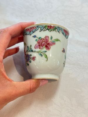 Eight sets of Chinese famille rose cups and saucers with floral design, Qianlong — photo 37