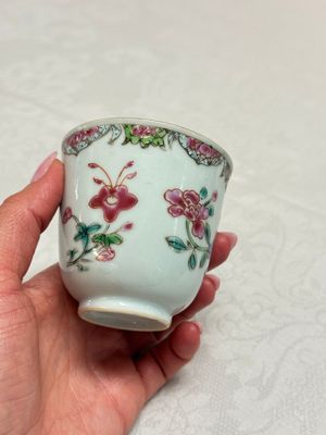 Eight sets of Chinese famille rose cups and saucers with floral design, Qianlong — photo 39