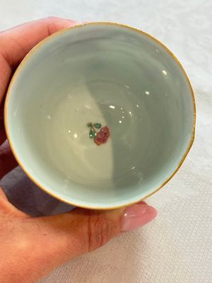 Eight sets of Chinese famille rose cups and saucers with floral design, Qianlong — photo 41
