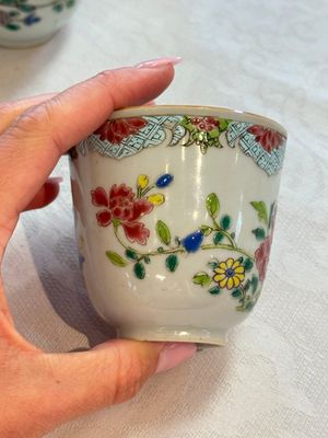 Eight sets of Chinese famille rose cups and saucers with floral design, Qianlong — photo 47