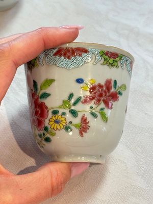 Eight sets of Chinese famille rose cups and saucers with floral design, Qianlong — photo 51
