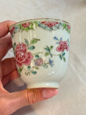 Eight sets of Chinese famille rose cups and saucers with floral design, Qianlong — photo 63