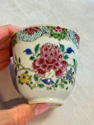 Eight sets of Chinese famille rose cups and saucers with floral design, Qianlong — photo 69