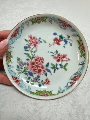 Eight sets of Chinese famille rose cups and saucers with floral design, Qianlong — photo 75