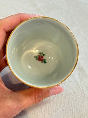 Eight sets of Chinese famille rose cups and saucers with floral design, Qianlong — photo 77