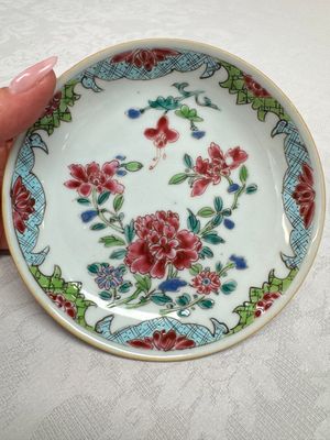 Eight sets of Chinese famille rose cups and saucers with floral design, Qianlong — photo 79