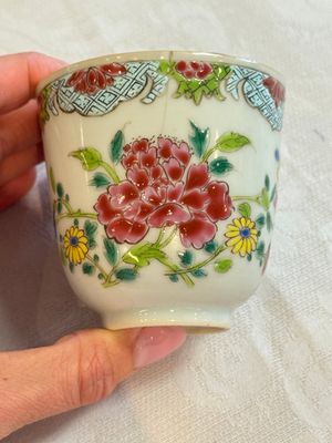 Eight sets of Chinese famille rose cups and saucers with floral design, Qianlong — photo 81