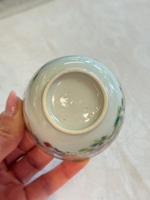 Eight sets of Chinese famille rose cups and saucers with floral design, Qianlong — photo 93