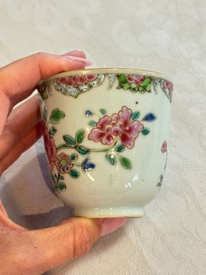 Eight sets of Chinese famille rose cups and saucers with floral design, Qianlong — photo 97