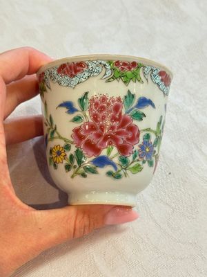 Eight sets of Chinese famille rose cups and saucers with floral design, Qianlong — photo 100