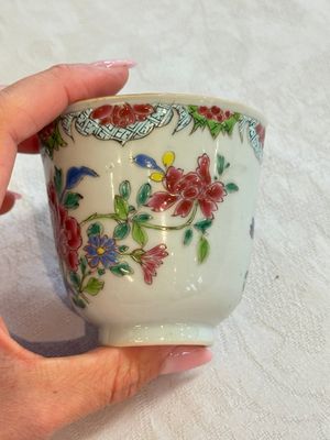 Eight sets of Chinese famille rose cups and saucers with floral design, Qianlong — photo 103