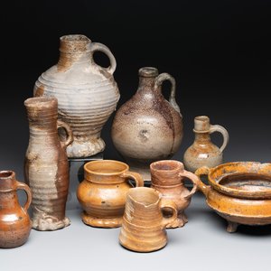 Eight stoneware jugs and mugs, and a glazed pottery vessel, Germany and The Netherlands, 16/17th C. — photo 1