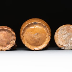 Eight stoneware jugs and mugs, and a glazed pottery vessel, Germany and The Netherlands, 16/17th C. — photo 25