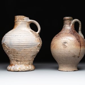 Eight stoneware jugs and mugs, and a glazed pottery vessel, Germany and The Netherlands, 16/17th C. — photo 8