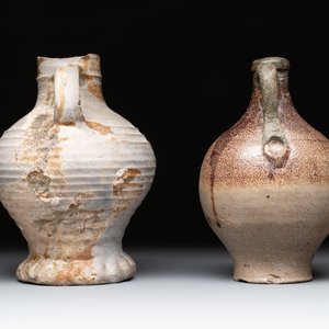 Eight stoneware jugs and mugs, and a glazed pottery vessel, Germany and The Netherlands, 16/17th C. — photo 9