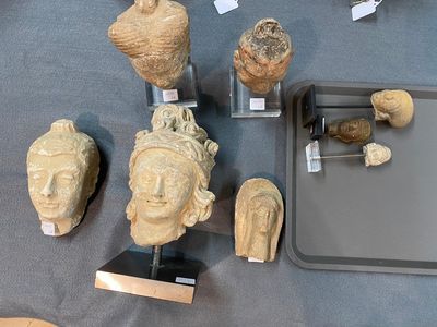 Eight various carved stone heads, incl. Chinese, Etruscan, Gandhara and Japanese — 照片 1