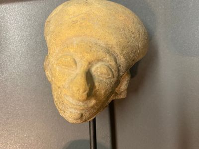Eight various carved stone heads, incl. Chinese, Etruscan, Gandhara and Japanese — 照片 14