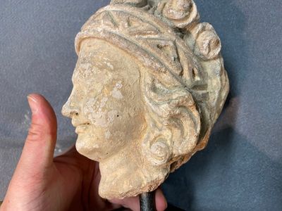 Eight various carved stone heads, incl. Chinese, Etruscan, Gandhara and Japanese — 照片 22