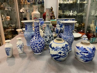 Eight various Chinese blue and white vases, 18/20th C. — 照片 1