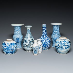 Eight various Chinese blue and white vases, 18/20th C. — 照片 1