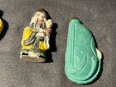 Eight various Chinese famille rose snuff bottles, 19/20th C. — photo 13