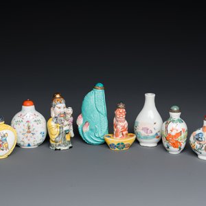 Eight various Chinese famille rose snuff bottles, 19/20th C. — photo 1