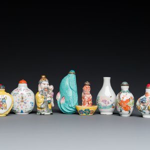 Eight various Chinese famille rose snuff bottles, 19/20th C. — photo 2