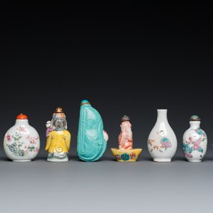 Eight various Chinese famille rose snuff bottles, 19/20th C. — photo 4