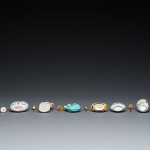 Eight various Chinese famille rose snuff bottles, 19/20th C. — photo 8