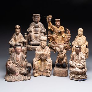 Eight various Chinese lacquered wooden figures, 19th C. — 照片 1