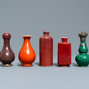 Eighteen Chinese monochrome miniature vases and snuff bottles, 18/20th C. — photo 15