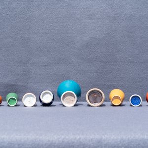 Eighteen Chinese monochrome miniature vases and snuff bottles, 18/20th C. — photo 39