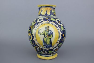 Eivormige apothekerskan in Venetiaanse majolica met afbeelding van Sint-Pieter, Italië, ca 1580