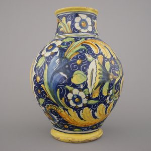 Eivormige apothekerskan in Venetiaanse majolica met afbeelding van Sint-Pieter, Italië, ca 1580 — foto 4
