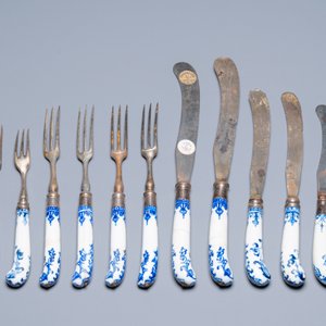 Eleven blue and white soft paste porcelain knife and fork handles, probably Saint-Cloud, France, 1st half 18th C. — photo 3