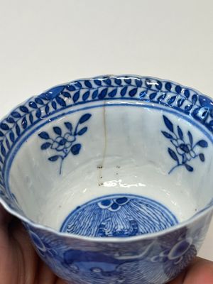 Eleven Chinese blue and white 'crab and fish' cups and saucers, Kangxi mark, Guangxu — photo 12