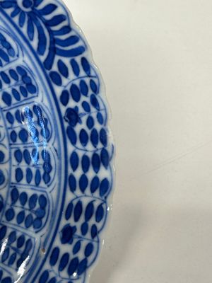 Eleven Chinese blue and white 'crab and fish' cups and saucers, Kangxi mark, Guangxu — photo 25