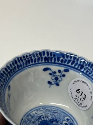 Eleven Chinese blue and white 'crab and fish' cups and saucers, Kangxi mark, Guangxu — photo 9