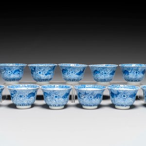 Eleven Chinese blue and white 'crab and fish' cups and saucers, Kangxi mark, Guangxu — 照片 3