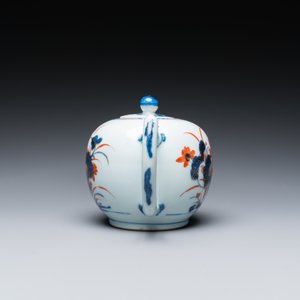 Eleven Chinese famille rose and Imari-style plates and a teapot with cover, Kangxi/Qianlong — 照片 11