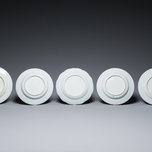 Eleven Chinese famille rose and Imari-style plates and a teapot with cover, Kangxi/Qianlong — 照片 3