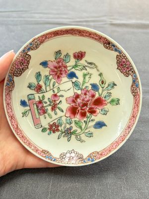 Eleven Chinese famille rose cups and nine saucers, Yongzheng/Qianlong — foto 15