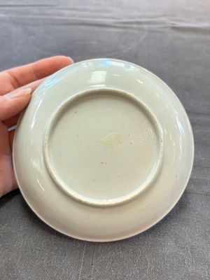 Eleven Chinese famille rose cups and nine saucers, Yongzheng/Qianlong — foto 16