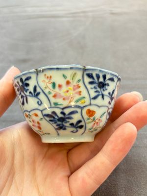 Eleven Chinese famille rose cups and nine saucers, Yongzheng/Qianlong — foto 28